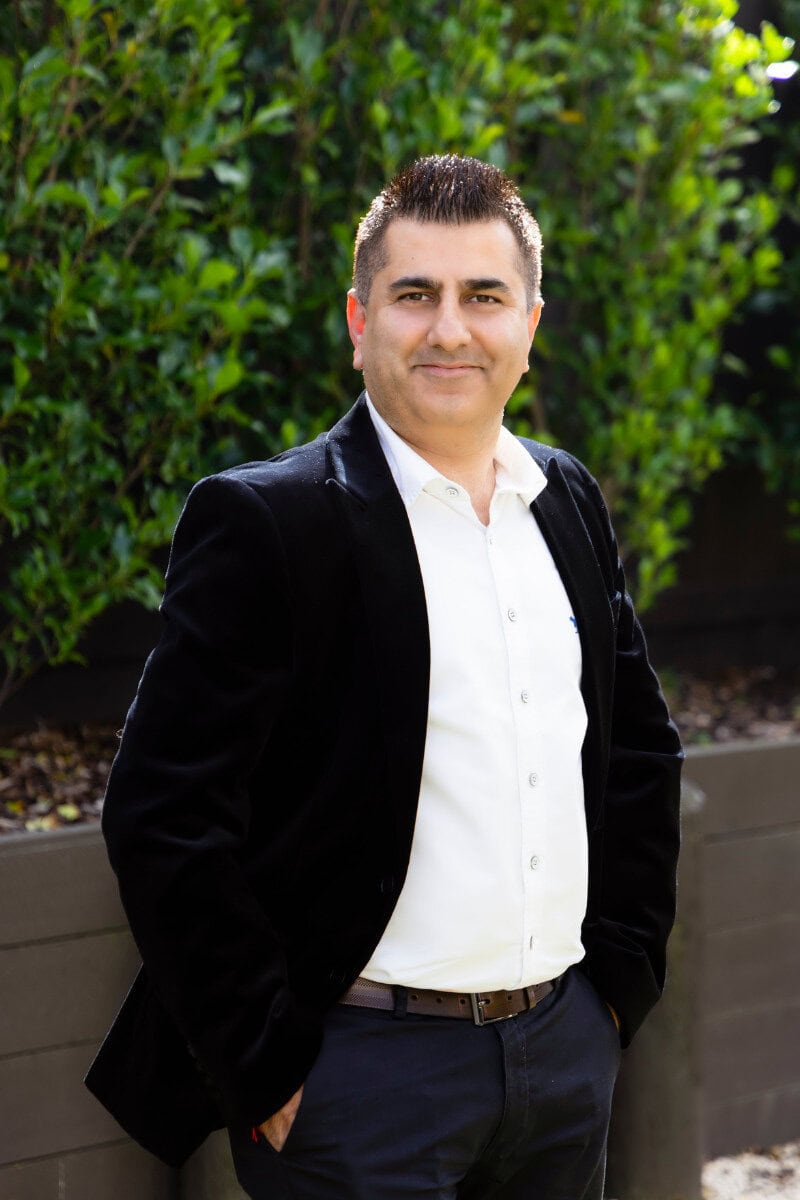 head shot of Gulshan Mago mortgage broker for Hubblit Mortgage